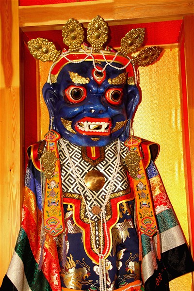 Mongolia_S_Gobi_Costumes_2772_BlueFace_m_600.jpg