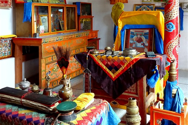 Mongolia_S_Gobi_MonRuinTemple_0323_m_600.jpg