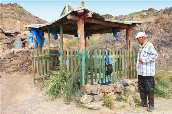 Mongolia_S_Gobi_MonRuinWell_2762_m_600.jpg