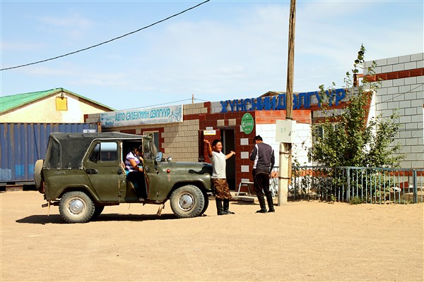 Mongolia_S_Gobi_SmallTown_2736_m_600.jpg