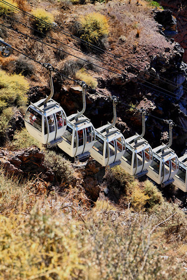 Santorini_Fira_CableCar_0015.jpg