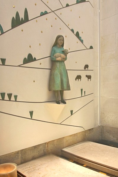 Inside the Basilica of Our Lady of the Rosary - graves of Jacinta Marto and Lúcia dos Santos