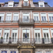  Our hotel - Grande Hotel do Porto - in Rua de Santa Catarina mall, Porto